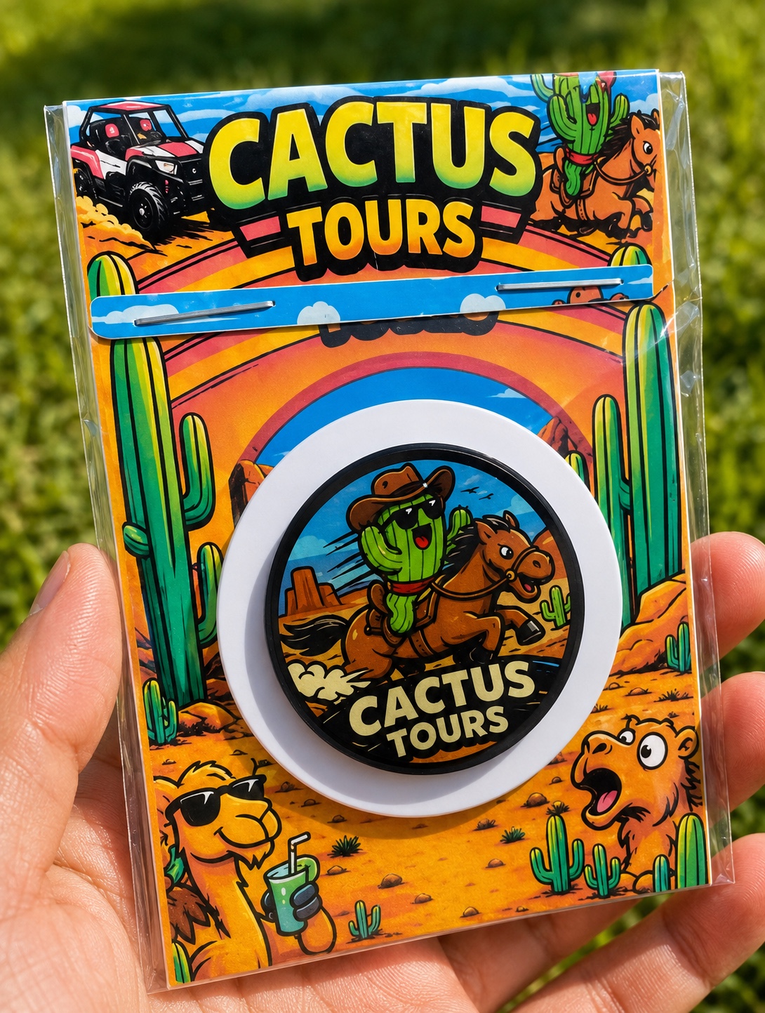 Pin en resina Cactus Tours con empaque personalizado
